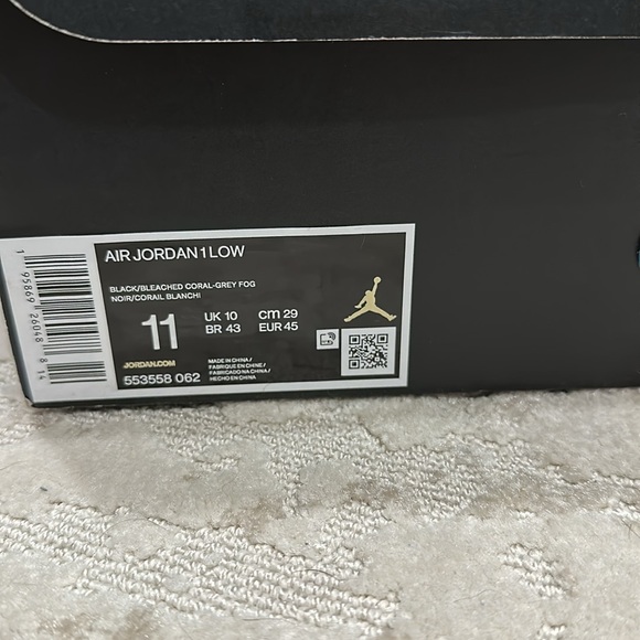 Air Jordan 1 Low- M 11 - worn inside once! No flaws. Black, grey, pink, white - Picture 11 of 12